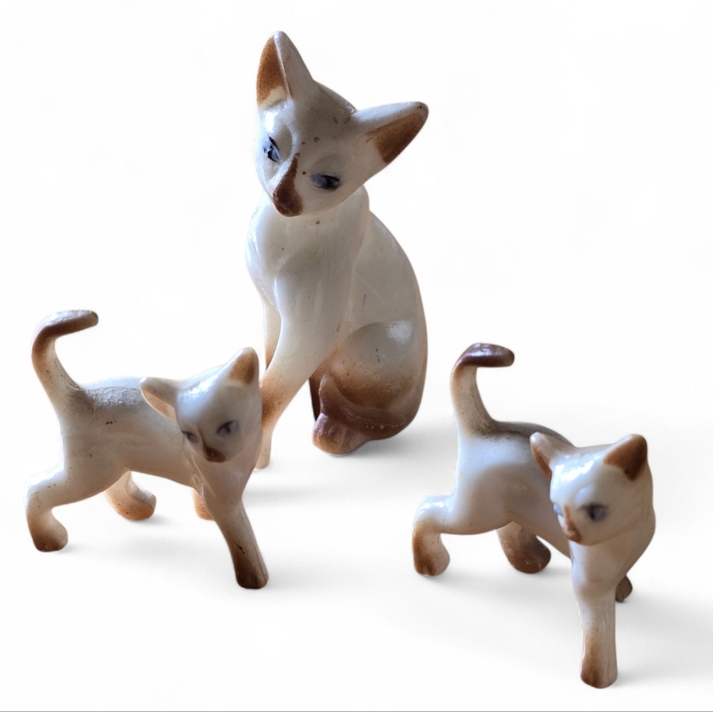 Vintage Hong Kong Mini Cat Figurines Set Cottagecore Kitten Family Decor - Picture 2 of 7